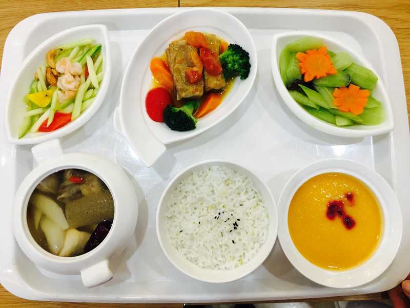 通過飲食穩(wěn)定血糖的實(shí)用技巧，助你輕松控糖