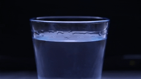 猛灌水對心血管危害大，大口喝水會加重心腎負擔